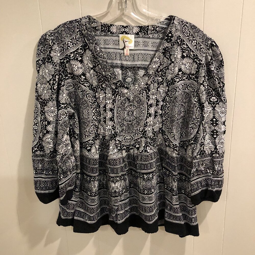 Fig and Flower Women's Boho V-Neck Top, Size L